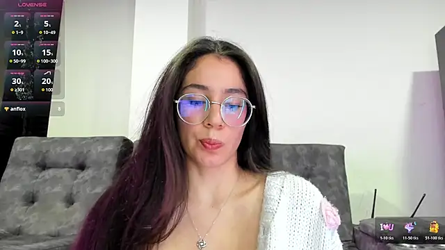 Snapshot of emmadiaz1 chatting on 12/15/25, 03:12 emmadiaz1 online show from 12/15/25, 03:12