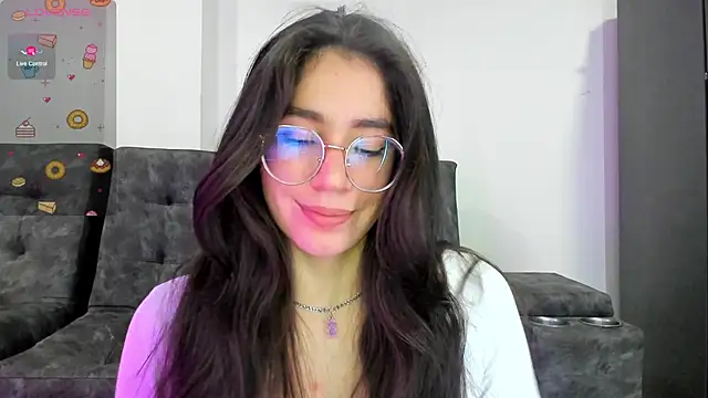 Snapshot of emmadiaz1 chatting on 03/01/25, 01:00 emmadiaz1 online show from 03/01/25, 01:00