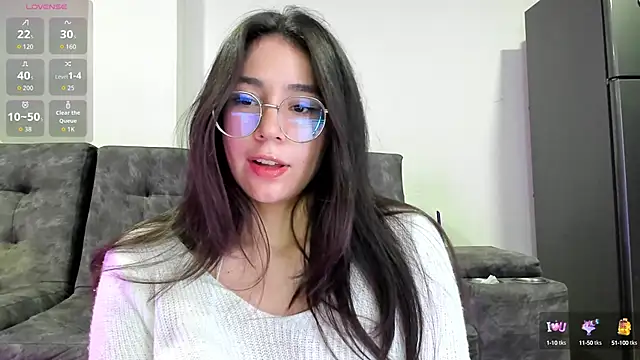 Snapshot of emmadiaz1 chatting on 09/14/25, 06:14 emmadiaz1 online show from 09/14/25, 06:14