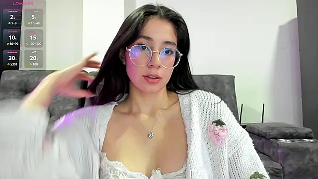 Snapshot of emmadiaz1 chatting on 11/24/25, 06:13 emmadiaz1 online show from 11/24/25, 06:13