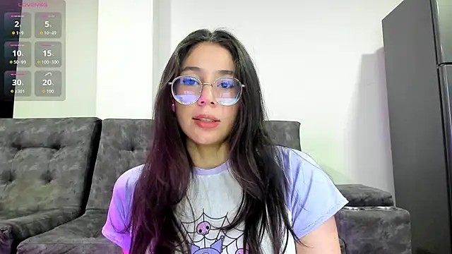 Snapshot of emmadiaz1 chatting on 10/29/25, 02:54 emmadiaz1 online show from 10/29/25, 02:54