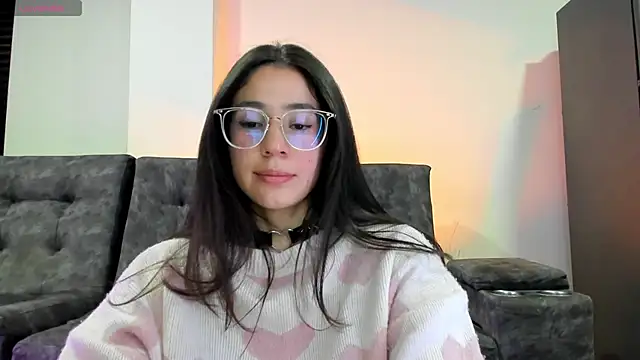 Snapshot of emmadiaz1 chatting on 02/08/26, 03:48 emmadiaz1 online show from 02/08/26, 03:48