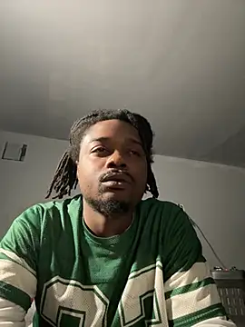 Snapshot of SluttyLyfe4L chatting on 03/18/26, 12:19 SluttyLyfe4L online show from 03/18/26, 12:19