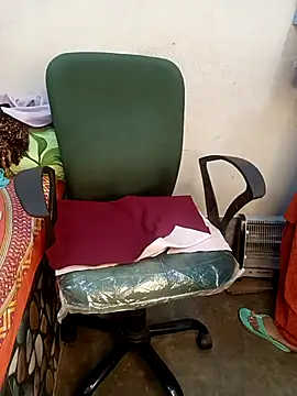 Snapshot of Sony-Model chatting on 12/18/25, 04:17 Sony-Model online show from 12/18/25, 04:17