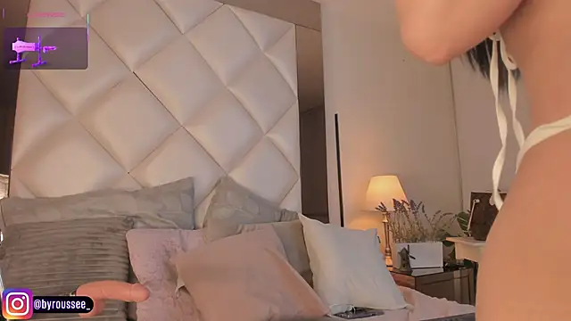 KimRoussee online show from 10/29/25, 04:55