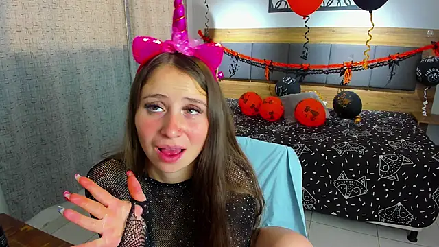 martina lujann online show from 10/27/25, 01:01