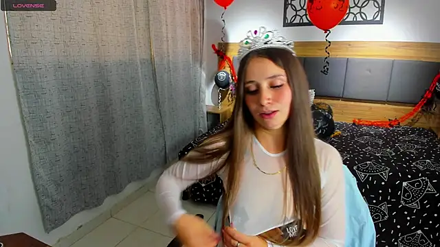 martina lujann online show from 10/31/25, 01:19