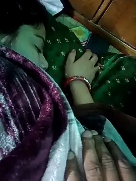 Snapshot of Lustyful_Couple chatting on 10/27/25, 10:44 Lustyful Couple online show from 10/27/25, 10:44