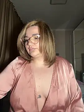 Leya  Droit online show from 02/15/25, 08:23