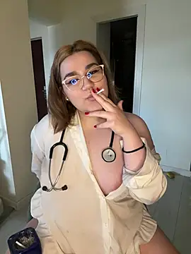 Leya  Droit online show from 02/19/25, 01:39