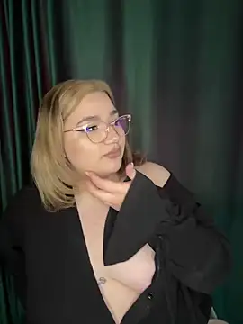 Leya  Droit online show from 03/10/25, 01:00
