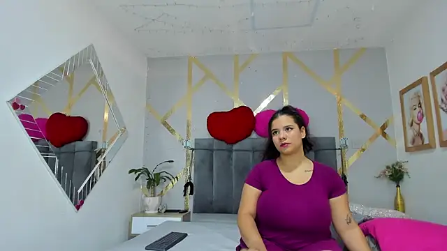 Caroliine Torres online show from 06/11/26, 12:24