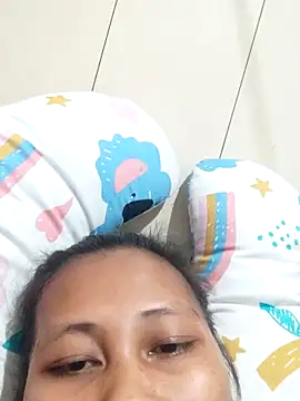 Snapshot of Sweetchuby1995 chatting on 04/13/26, 01:37 Sweetchuby1995 online show from 04/13/26, 01:37