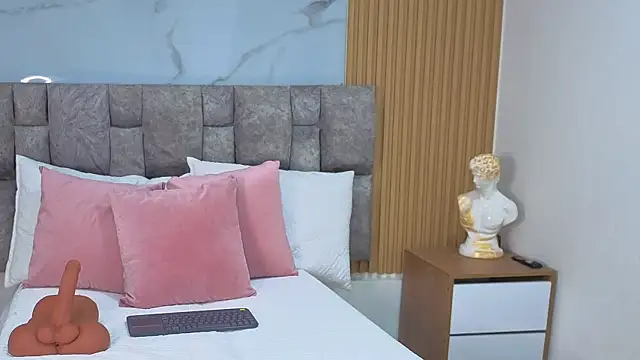 Khalifa fletcher online show from 11/24/25, 08:42