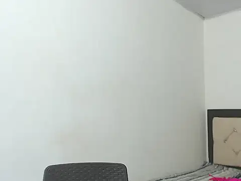 Snapshot of eloisaath chatting on 02/14/26, 04:51 eloisaath online show from 02/14/26, 04:51