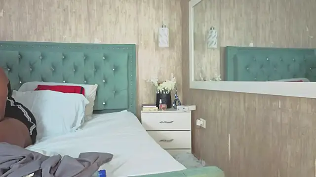 Alexa roussee online show from 09/22/25, 11:38