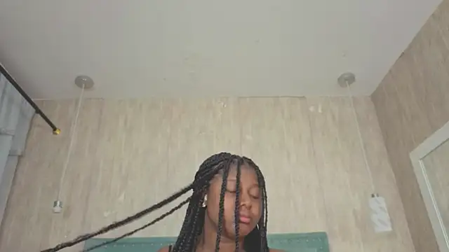 Alexa roussee online show from 09/29/25, 12:22