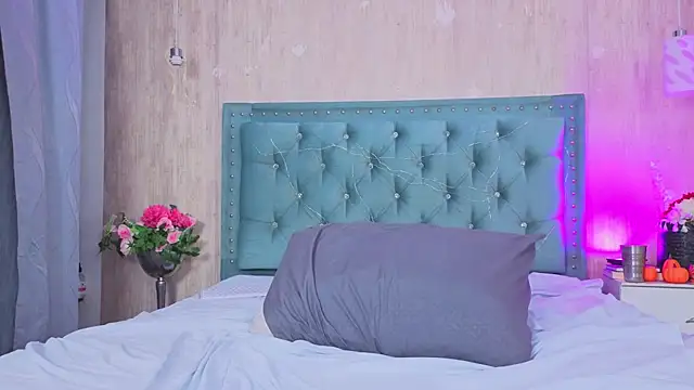 Alexa roussee online show from 11/14/25, 05:27