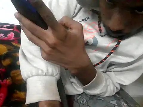 devilsam3327 online show from 12/03/25, 05:56