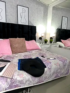 Katti Barrera online show from 10/12/25, 06:31