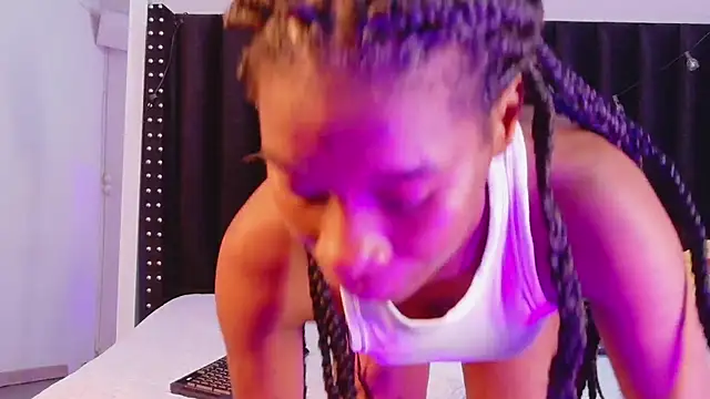 Snapshot of petitelittleebony chatting on 11/30/25, 11:55 petitelittleebony online show from 11/30/25, 11:55