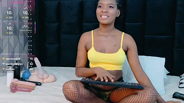 Snapshot of petitelittleebony chatting on 11/15/25, 02:59 petitelittleebony online show from 11/15/25, 02:59