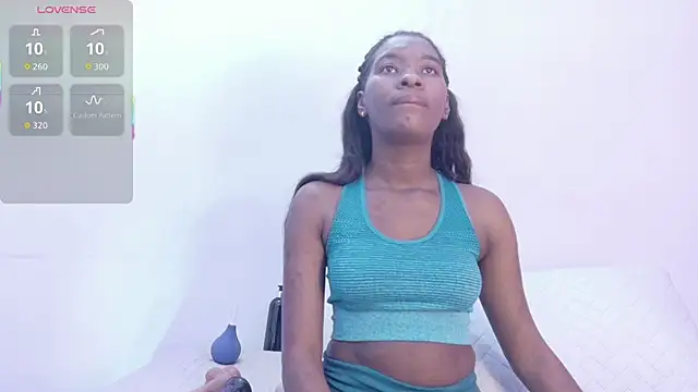 Snapshot of petitelittleebony chatting on 11/09/25, 12:09 petitelittleebony online show from 11/09/25, 12:09