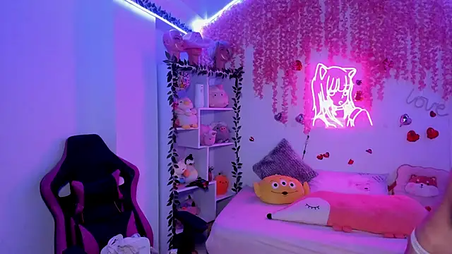 cat kitty18  online show from 03/18/25, 12:40