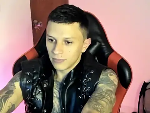 Snapshot of goodboy69l chatting on 04/15/26, 11:49 goodboy69l online show from 04/15/26, 11:49