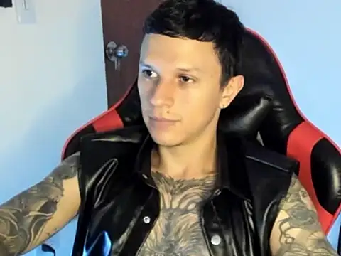 Snapshot of goodboy69l chatting on 05/24/26, 02:44 goodboy69l online show from 05/24/26, 02:44