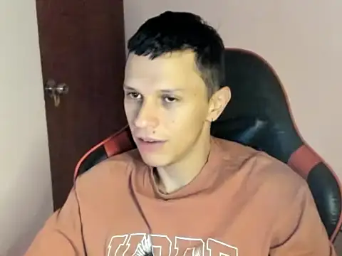Snapshot of goodboy69l chatting on 04/25/26, 01:52 goodboy69l online show from 04/25/26, 01:52