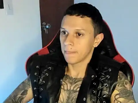 Snapshot of goodboy69l chatting on 06/10/26, 12:23 goodboy69l online show from 06/10/26, 12:23