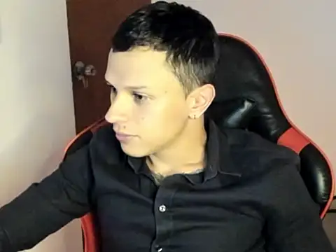 Snapshot of goodboy69l chatting on 04/25/26, 12:57 goodboy69l online show from 04/25/26, 12:57