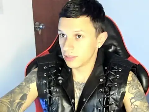 Snapshot of goodboy69l chatting on 05/06/26, 11:53 goodboy69l online show from 05/06/26, 11:53