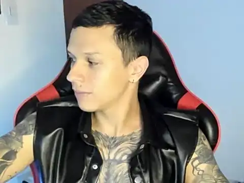 Snapshot of goodboy69l chatting on 06/18/26, 04:45 goodboy69l online show from 06/18/26, 04:45