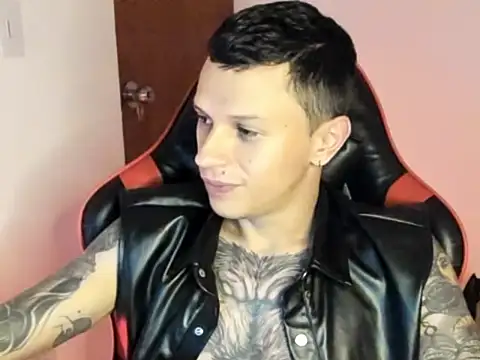 Snapshot of goodboy69l chatting on 04/22/26, 11:44 goodboy69l online show from 04/22/26, 11:44