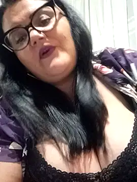 Snapshot of Madisonpalacio chatting on 02/24/25, 01:24 Madisonpalacio online show from 02/24/25, 01:24