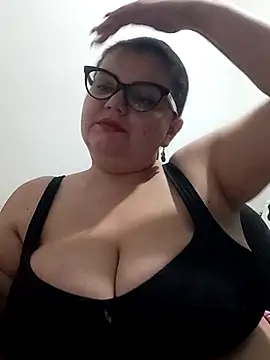 Snapshot of Madisonpalacio chatting on 10/14/25, 10:42 Madisonpalacio online show from 10/14/25, 10:42