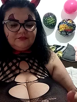 Madisonpalacio online show from 10/31/25, 10:38