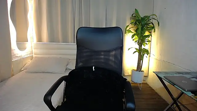 xxx  exotic online show from 12/18/25, 05:45