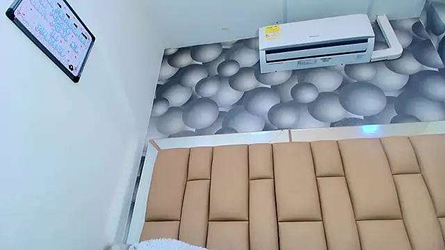 Snapshot of mss_samy chatting on 12/23/25, 03:06 mss samy online show from 12/23/25, 03:06