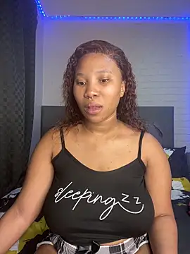 Snapshot of DrippinCaramelCutie chatting on 03/03/26, 10:39 DrippinCaramelCutie online show from 03/03/26, 10:39