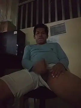 Snapshot of activo202 chatting on 12/14/25, 04:18 activo202 online show from 12/14/25, 04:18