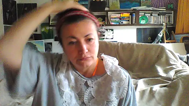 Snapshot of MariaAnaSunshine chatting on 10/16/25, 08:33 MariaAnaSunshine online show from 10/16/25, 08:33