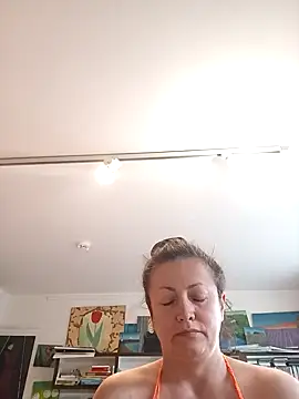 Snapshot of MariaAnaSunshine chatting on 10/07/25, 01:56 MariaAnaSunshine online show from 10/07/25, 01:56