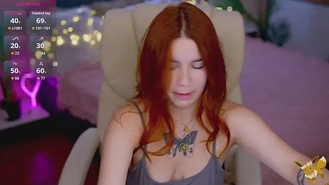 RedShinee online show from 11/26/25, 01:22