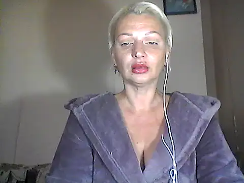 Snapshot of MaryJane441 chatting on 10/06/25, 07:14 MaryJane441 online show from 10/06/25, 07:14