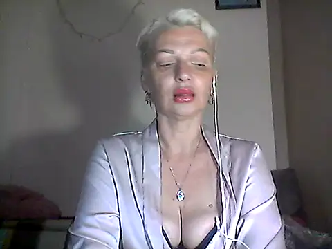 Snapshot of MaryJane441 chatting on 06/17/26, 08:19 MaryJane441 online show from 06/17/26, 08:19