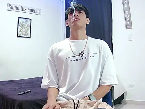 Snapshot of harrytomson_1 chatting on 11/18/25, 09:45 harrytomson 1 online show from 11/18/25, 09:45