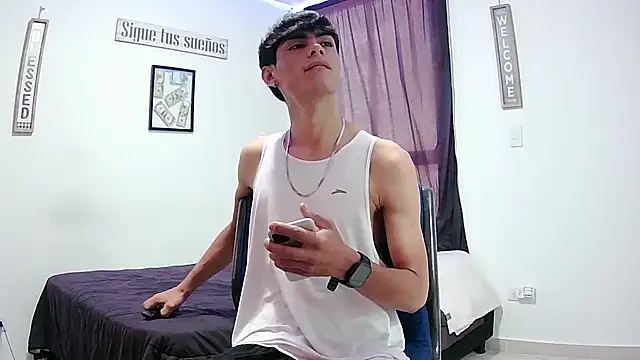 Snapshot of harrytomson_1 chatting on 11/16/25, 05:17 harrytomson 1 online show from 11/16/25, 05:17